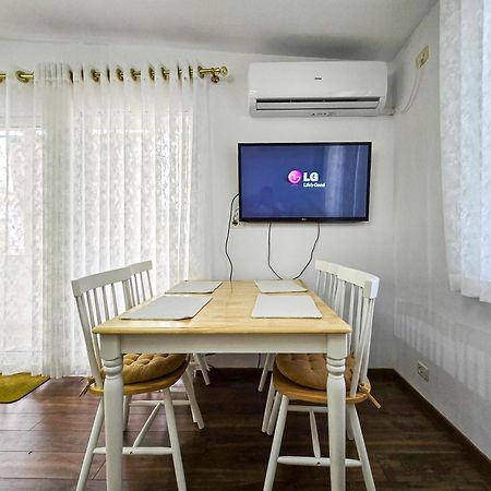 Lake Park 2Br Apartment ติรานา ภายนอก รูปภาพ