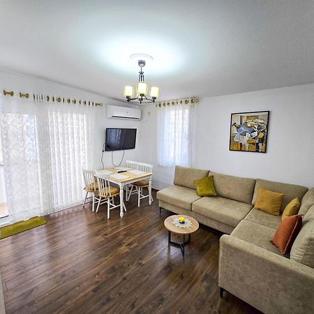 Lake Park 2Br Apartment ติรานา ภายนอก รูปภาพ