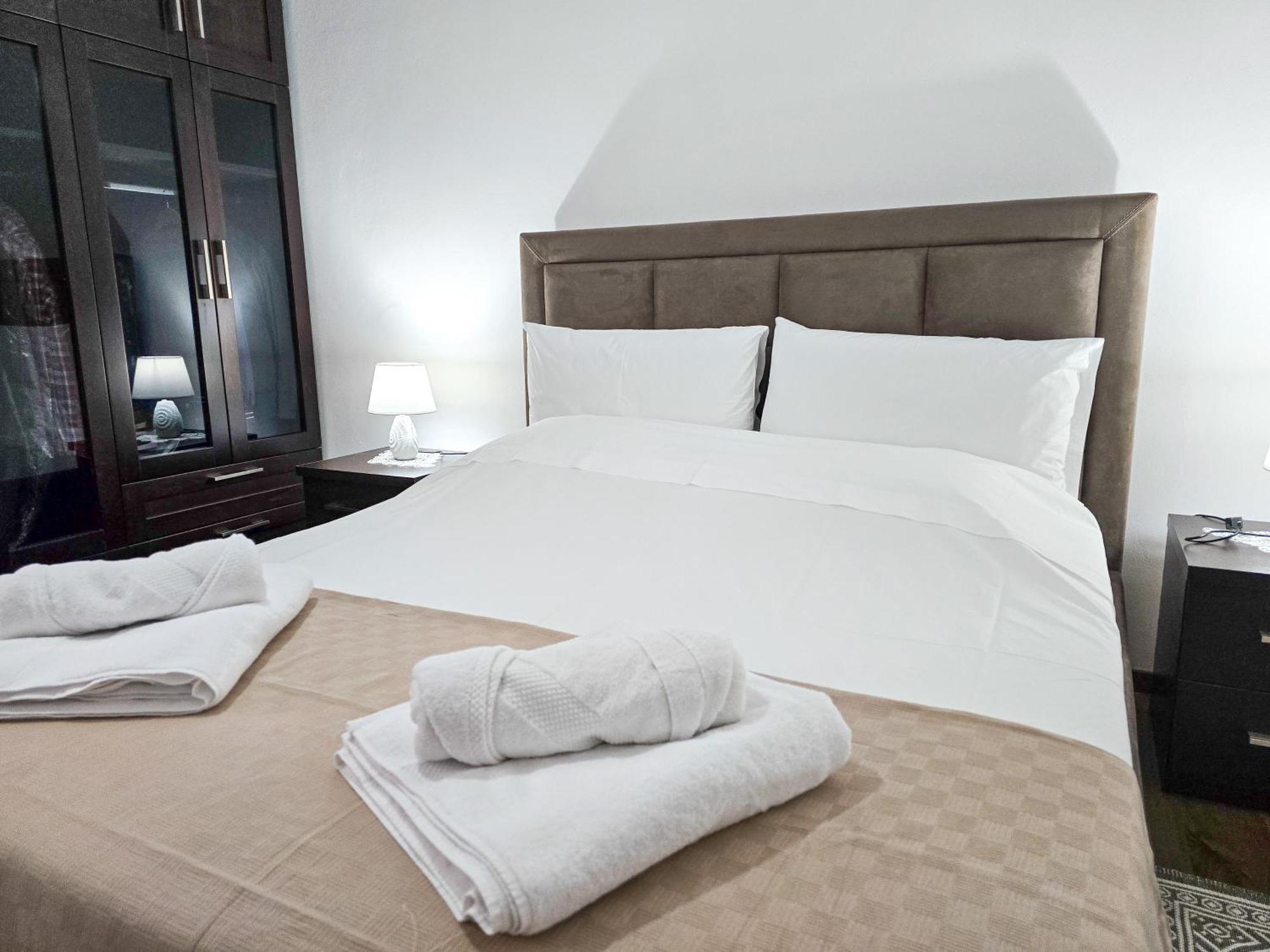 Lake Park 2Br Apartment ติรานา ภายนอก รูปภาพ