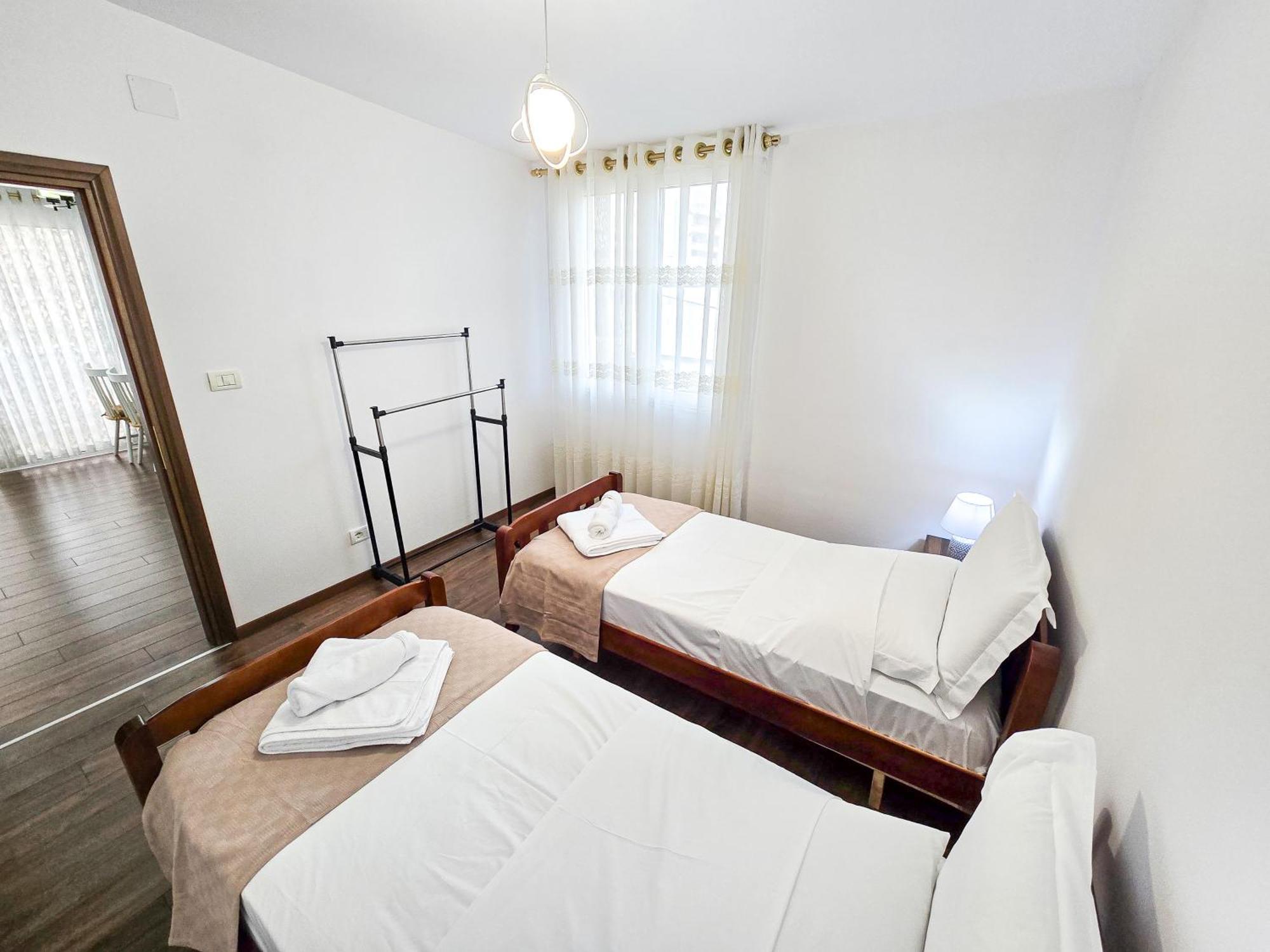 Lake Park 2Br Apartment ติรานา ภายนอก รูปภาพ