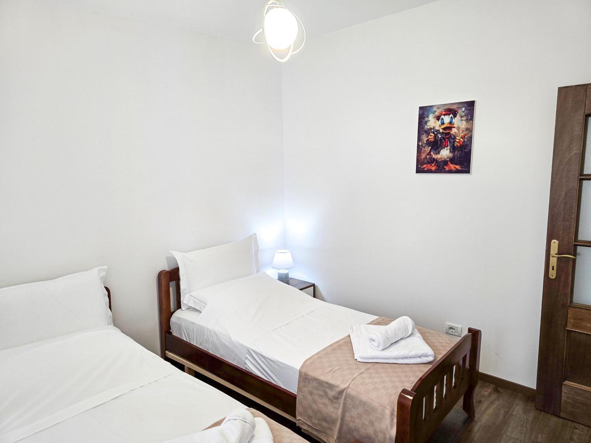 Lake Park 2Br Apartment ติรานา ภายนอก รูปภาพ